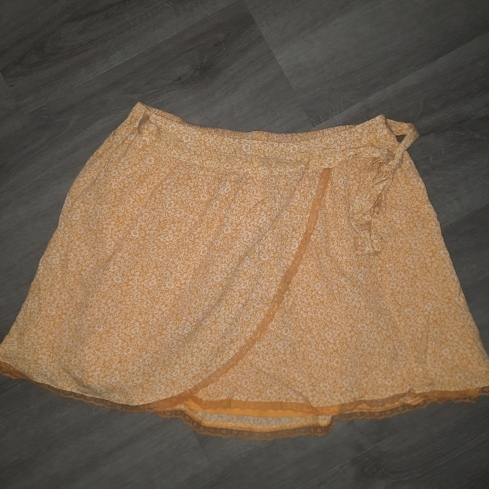NWT American Eagle Floral Lace Mini Skirt